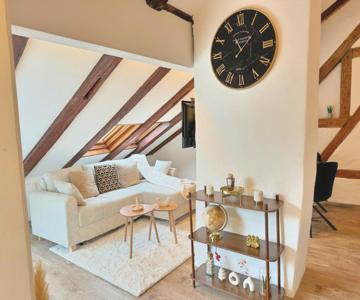 A&y Lakehouse Golden Swan