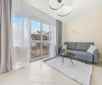 Cruwzo - Modern Centrally Located Apartment With Parking