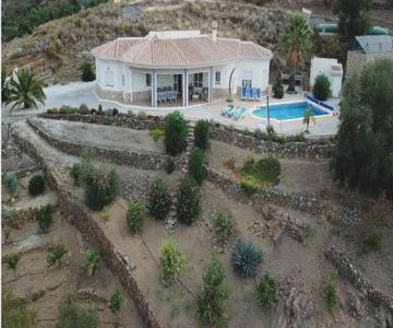 Villa Camakini With Heated Pool And Sea View