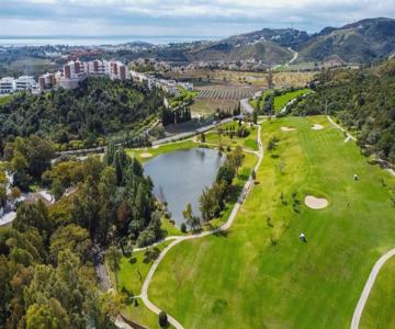 El Lago De Los Arqueros 2 Bedrooms Penthouse En Benahavis