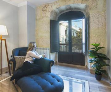 Elegant Town Hall Apartment With Views