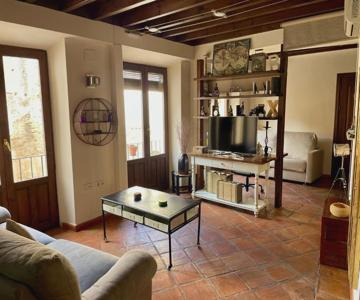 Sleep In Historic Puerta Elvira