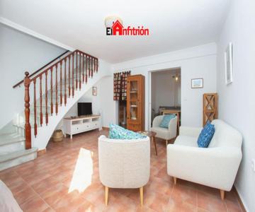 El Anfitrión - La Cómoda