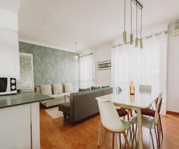 Spacious Central Apartment