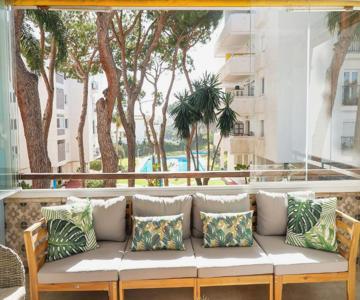 Family Apartment Walking Distance To The Sea And All Amenities