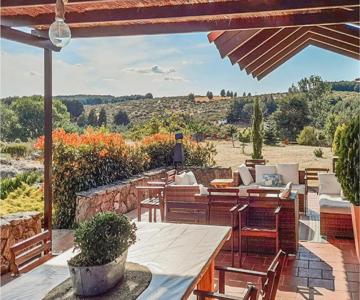 Amazing Home In Navarredonda De Gredos