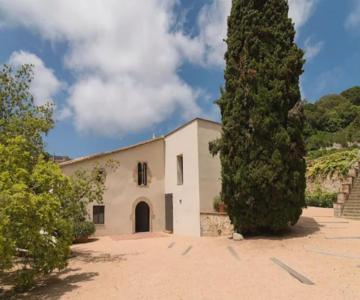 Romantic Stay In Grand Setting