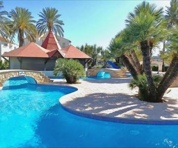 3 Minutes From The Beach With Swimming Pools, Slides, And A Bar