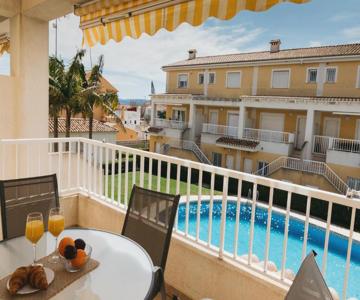 Townhouse With Terraces And Communal Pool