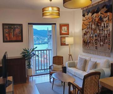 Piso Con Preciosas Vistas, Patio Privado Y Amplio Garaje