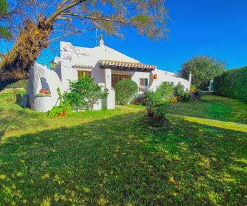 Villa Con Piscina Privada Y Gran Jardín
