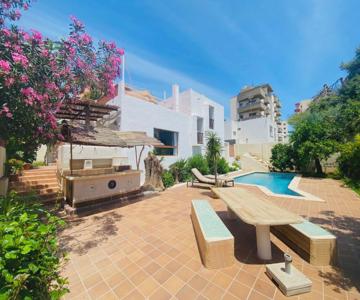 Villa Urbana Con Piscina En Playa Den Bossa