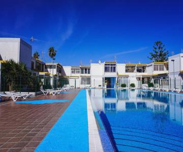 Blue Coast Apartment With Pool & Wifi