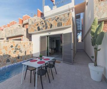 Luxury 3 Bed, 2 Bath Detached Villa, Prime Location, Only 400 Mtrs To The Beach