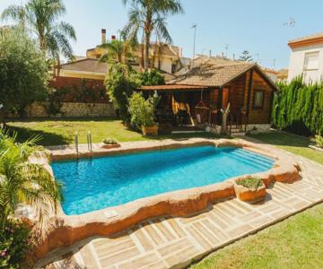 Casa De Madera Con Piscina Privada
