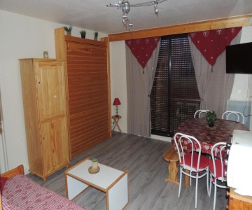 F2 Le Corbier Aux Pieds Des Pistes, Commerces Et Esf