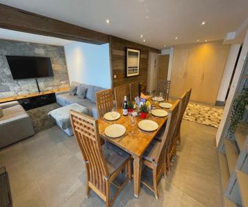 Ski In-ski Out! Spacious & Stylish Apartment For 8 In The Heart Of Lavachet