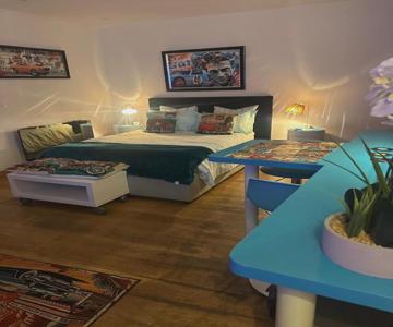 Highly Recommended Apartment Steps From The Lake