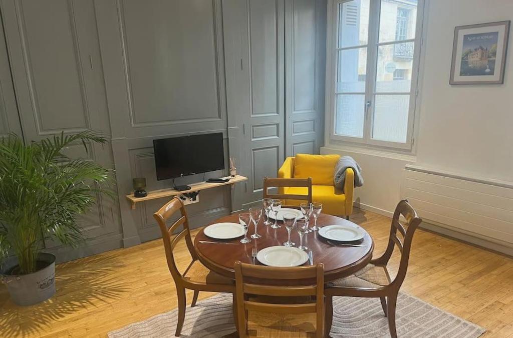 Au Pied Du Château