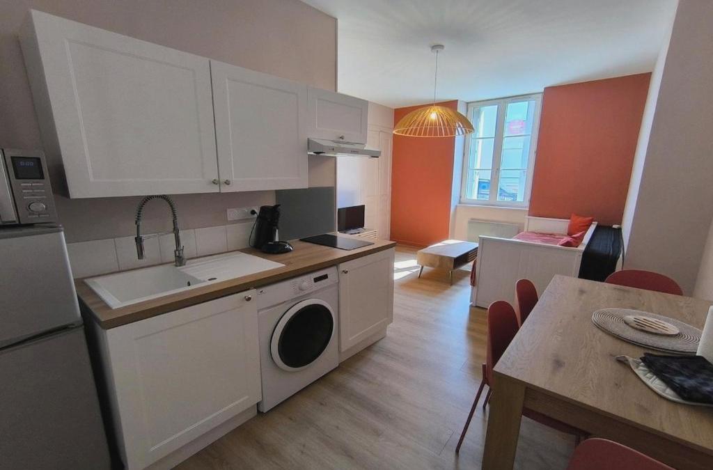 2, Ctre, Parking, By Bedandberry