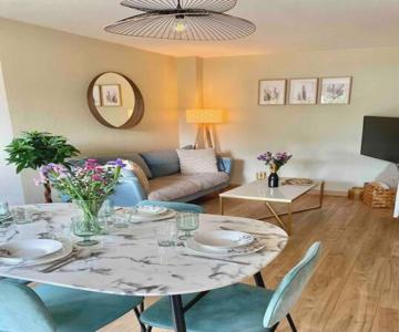 Les Rives De L’indre. Parking Gratuit. Lit 160cm