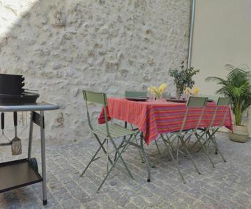 Beau Quartier Et Central, Maison Spacieuse Avec Cour, 3 Chambres, 3 Salles De Bains à 10 Min à Pied 