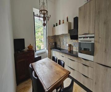 Bel & Ancien Appartement T3 Rénové Dans Sartène