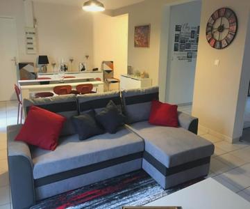 Centre Pierrefonds Superbe Appartement + Parking