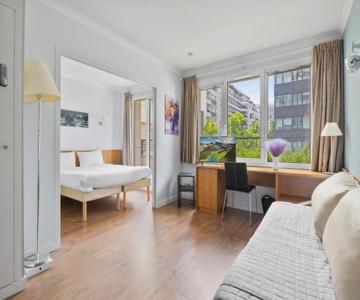 Grand Appartement Avec Balcon - Proche Parc Des Expo - Parking Privée