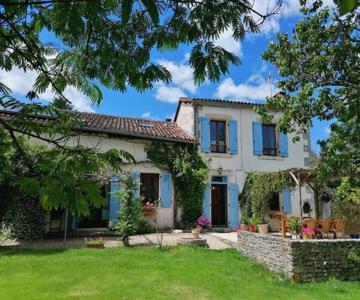 Le Papillon At Le Paradis