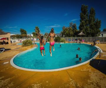 Camping Rives Des Corbières