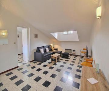 Meublé Trois étoiles Au Premier étage D’une Maison Typique