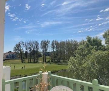 Proche Des Sables D'olonne Appartement Calme Pour 4 Personnes Situé Face Au Golf De Bourgenay à Talm