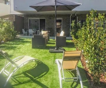 Moderne T2 Avec Garage ,très Calme Avec Jardin Privé Et Piscine, à 400m Du Centre Ville Et Des Plage