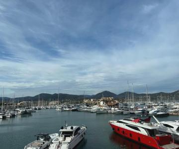 Entre Le Port Et La Plage, Golfe De Saint Tropez