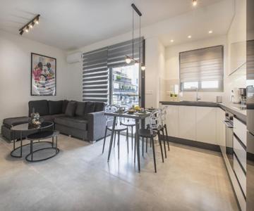 Black & White 2br Apt Steps From Mavili Square