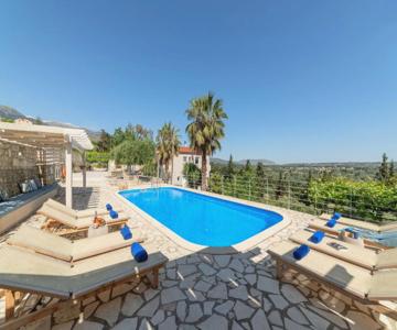 Villa Chrysallis With Heated Pool