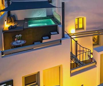 Tiara Suites Santorini