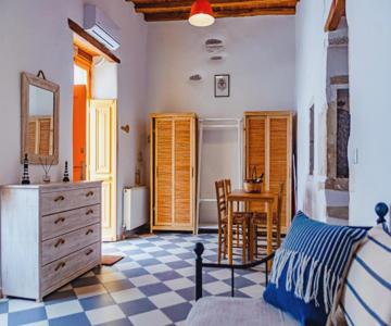 Maria-anna Traditional Island House