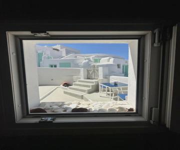 White Swallow Suite Santorini