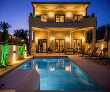 Old Cinema Suites - Stylishly Decorated Retreat With Pool Or Jacuzzi By The Sea In The Heart Of Laga