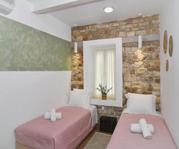 Captain Theo's Modern Apartment Maria