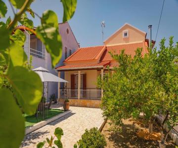 Four Seasons Vacation House