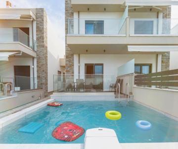 Elko Luxury Maisonette - Private Pool - Sleeps 8
