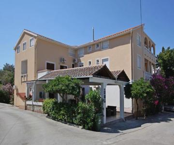 Apartments And Rooms Vesna Novalja