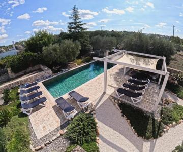 Villa With Trullo And Pool, Alberobello