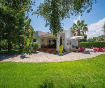 Villa Giglio With Garden And Mini Pool By Rentbeat