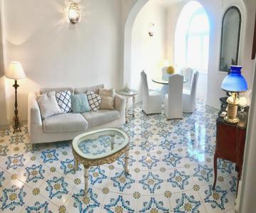 Abate Luxury Apartment By Caprirooms