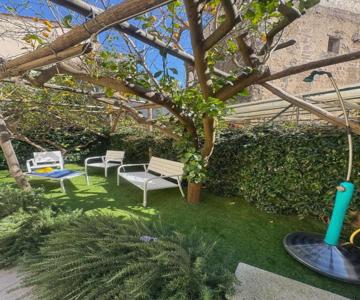 Marilise - La Maison Blue Private Garden & Terrace