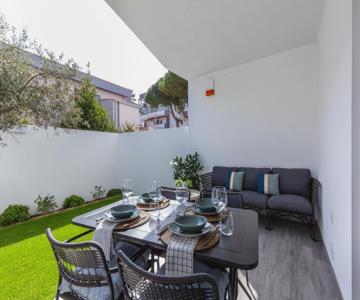 Colombo Palace - Viale Colombo 358